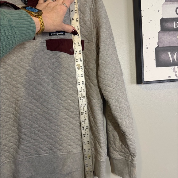 Patagonia Light Gray Quilted Pullover with Burgundy Details - Picture 5 of 8